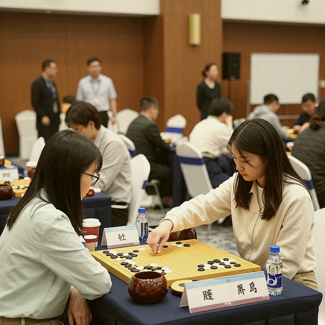 Lá phiếu ở Samarkand ngày 26 tháng 9: Lời hứa mang Carlsen trở lại và bài toán quản trị của FIDE
